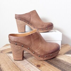 Kork-Ease Demi Clogs Tan Leather Studded Mules